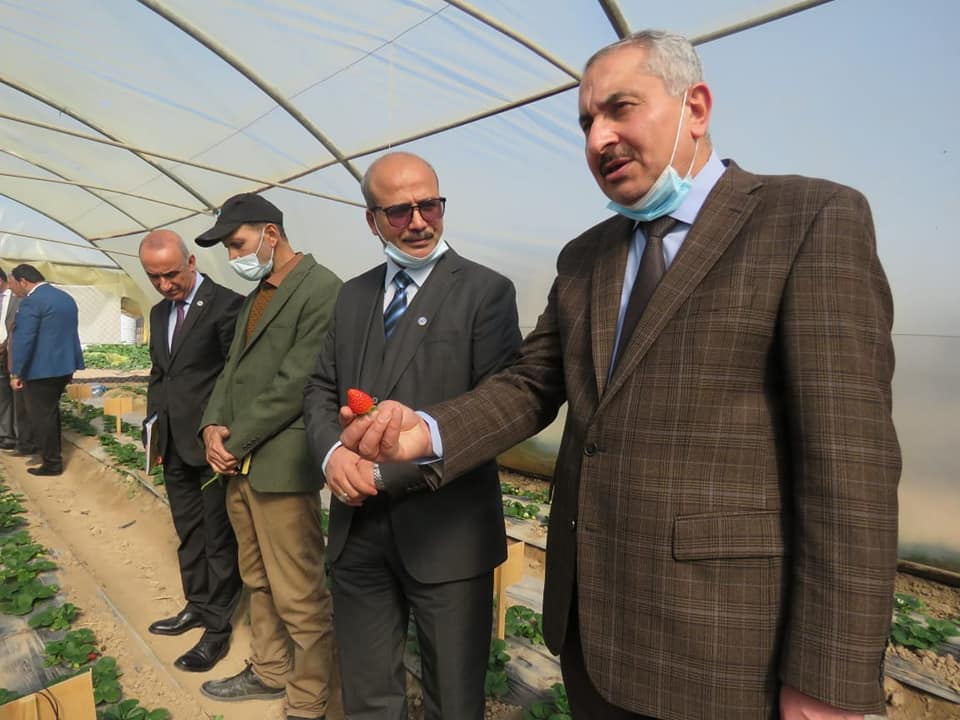 رئيس جامعة بغداد في زيارة لعلوم الهندسة الزراعية
