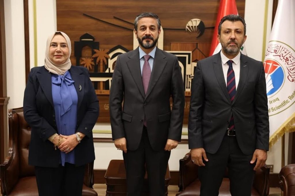 معالي وزير التعليم العالي والبحث العلمي يلتقي عميد كلية علوم الهندسة الزراعية