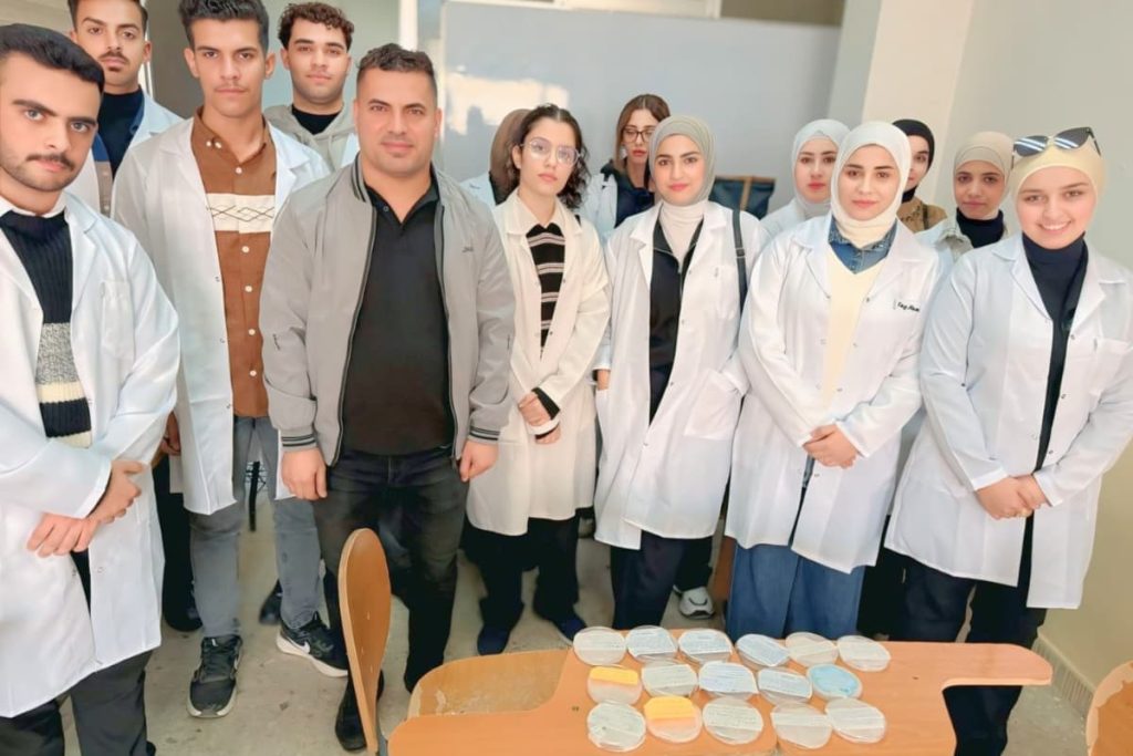 درس عملي في كلية علوم الهندسة الزراعية